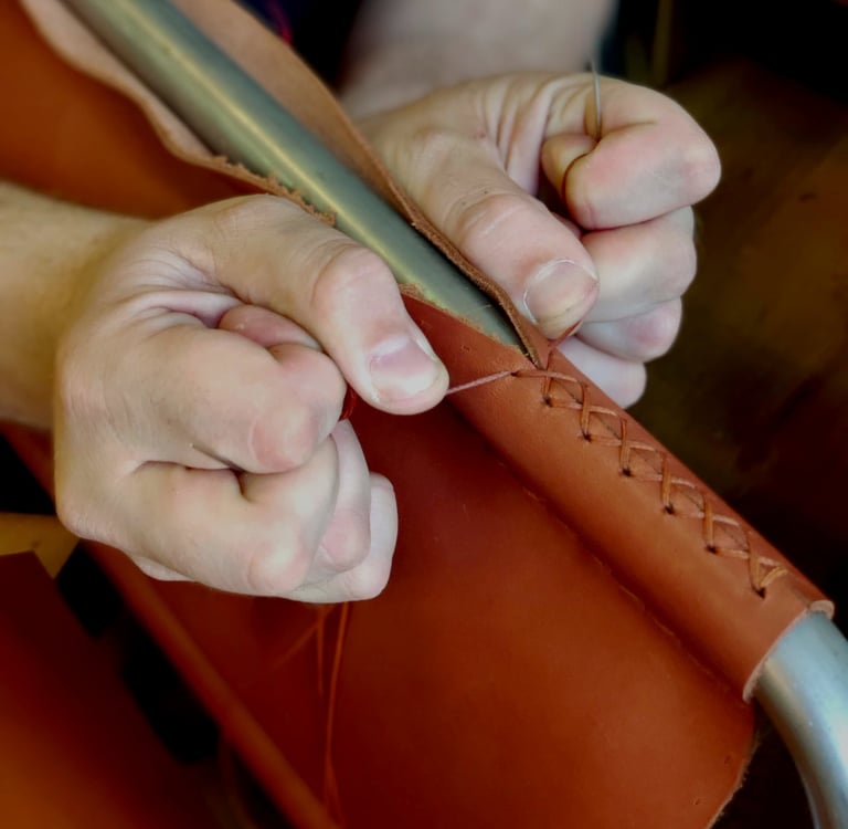 Gaminame odines interjero ir baldines detales bei įmonių atributiką pagal individualius užsakymus.