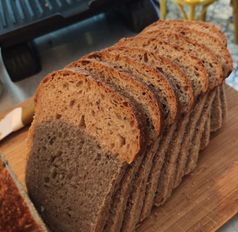 yakın çekim, dilimlenmiş ekşi maya taze ekmek