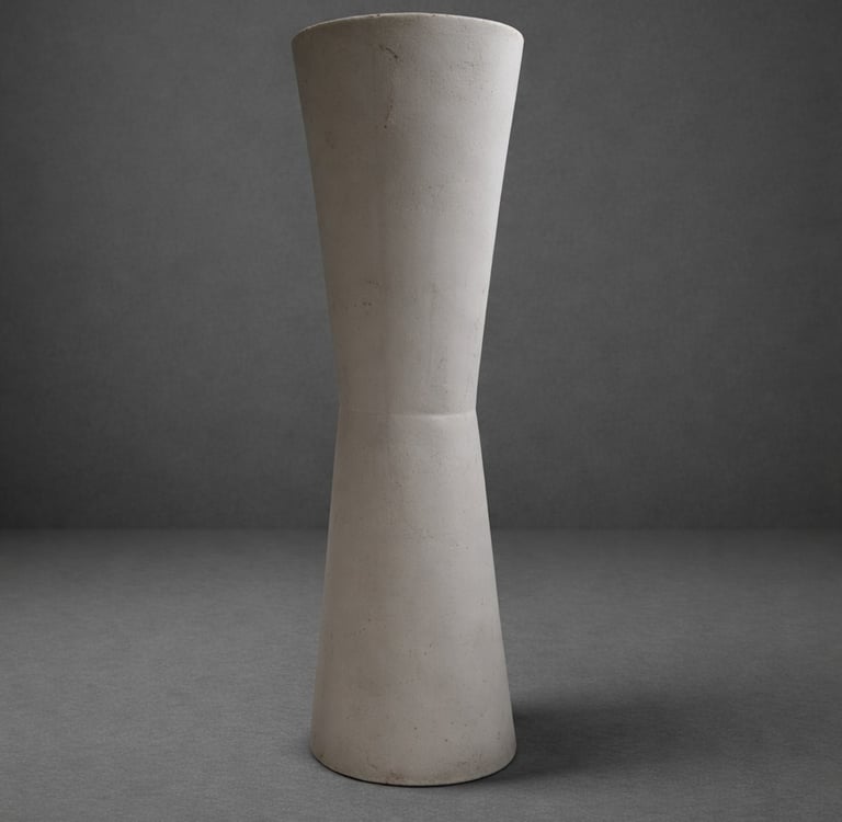 columna gris alta en fibra de vidrio