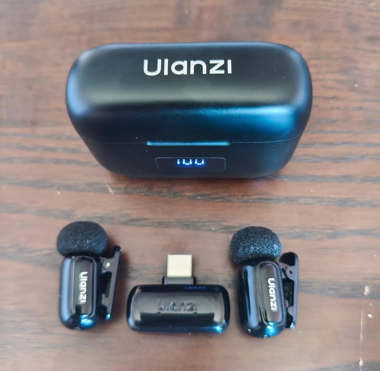 Microfone sem fios Ulanzi Micro A200 com caixa de carregamento e dois microfones de lapela pretos