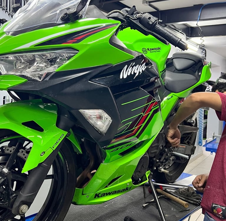 Manutenção de Moto no Pitstop no Atacarejo Moto Peças em Campinas.