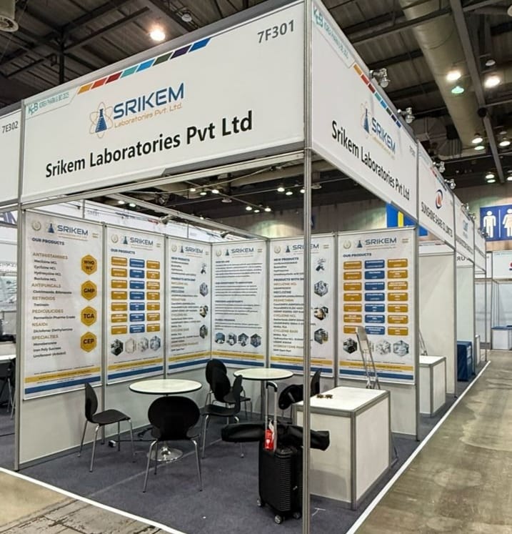 3 sq meter corner stall with 6 poster hangers