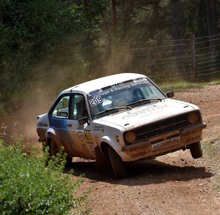 Ford Escort sur 2 roues lors du rallye terre de lozère