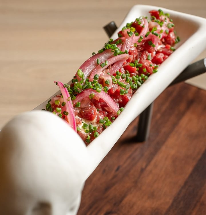 a long rectangular dish with a long, thin, thin, and thinly sliced