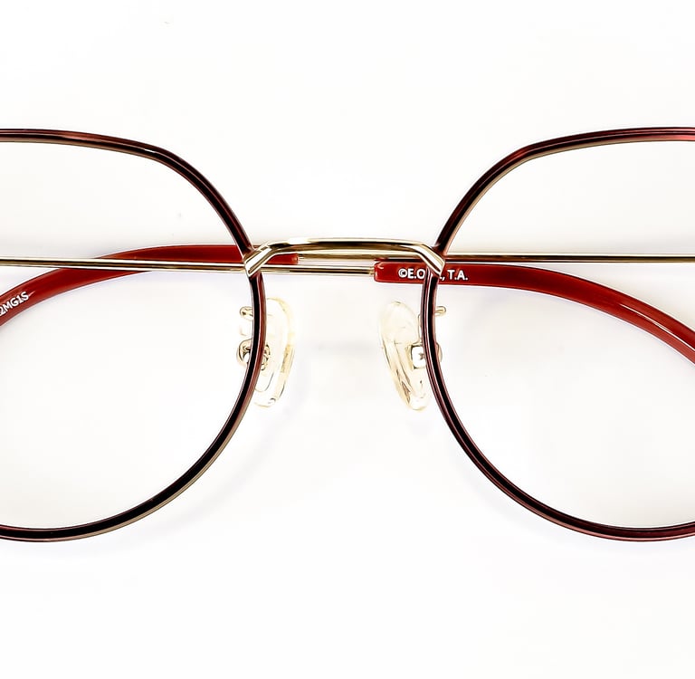 Looking for stylish sunglasses in Karachi or across Pakistan? Shades Optic offers high-quality, affo