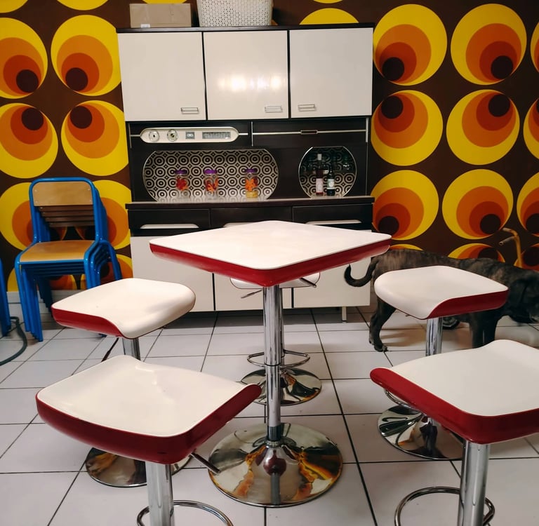 Mobilier vintage et décoration rétro garage dépôt-vente Roquevaire