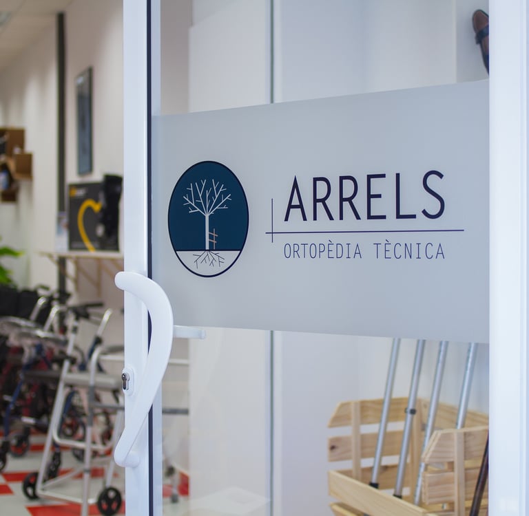 Diseño gráfico para arrels ortopedia con vinilo impresión identidad gráfica