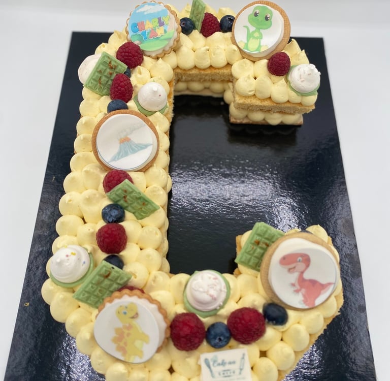 Number cake thème dinosaures lettre C 