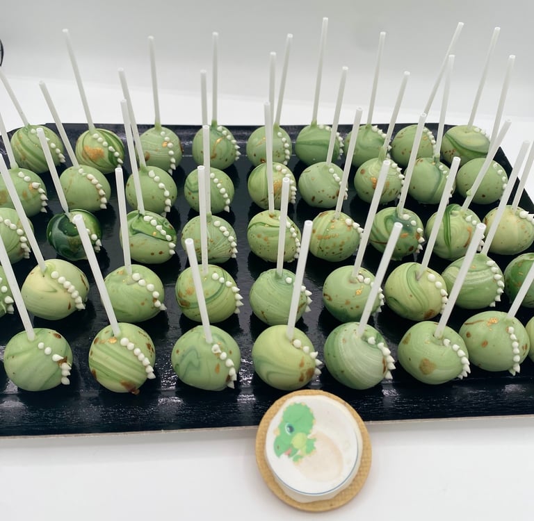 Pop cake , cake pops thème dinosaures 