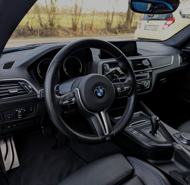 Professionelle BMW Cockpit-Reinigung in Schleswig-Holstein – Detail Taxi Referenzen