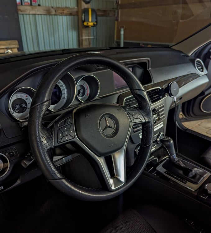 Fahrzeugaufbereitung Mercedes-Benz Innenraum in Flensburg & Umgebung – Detail Taxi Referenzen