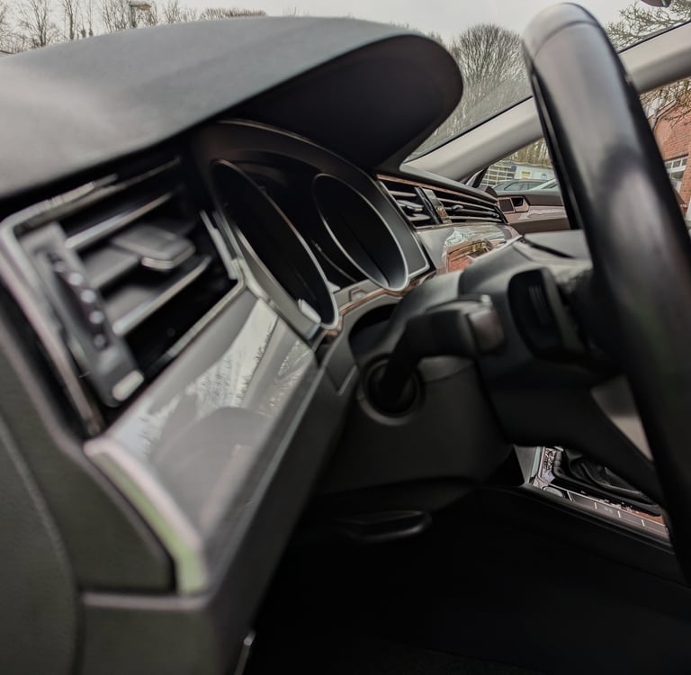 Professionelle VW Passat Innenreinigung in Schleswig-Holstein – Detail Taxi Referenzen