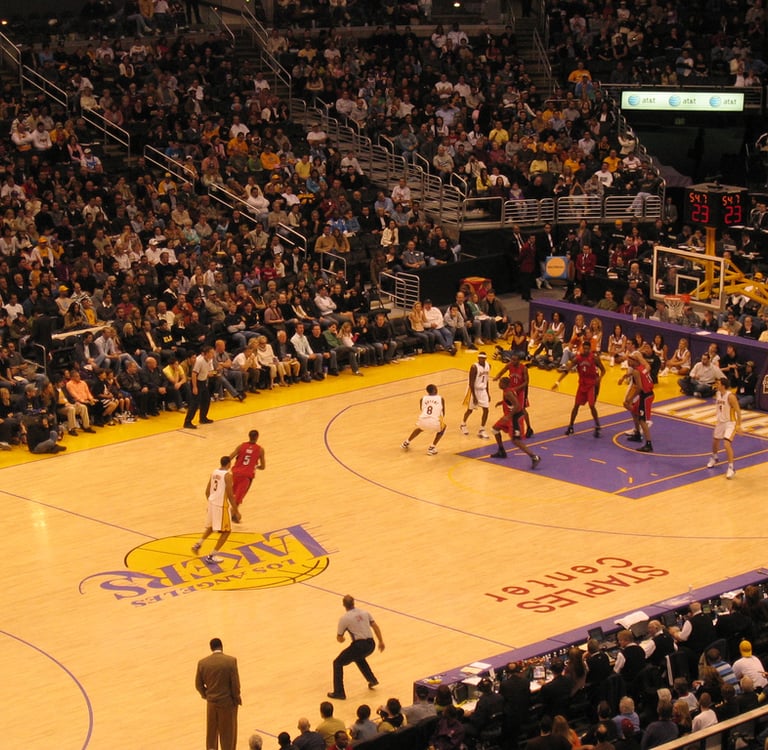 Kobe Bryant shooting in NBA game where he scored 81 points