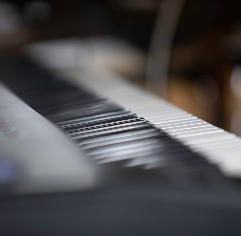 SYNTHE ROLAND FANTOM 8 FLOU