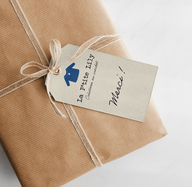 Cartes de vœux perforées avec le logo, prêtes à être attachées