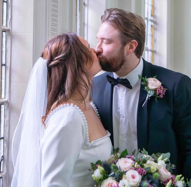 Newley-weds sharing a kiss after their wedding ceremony at Islington Town Hall