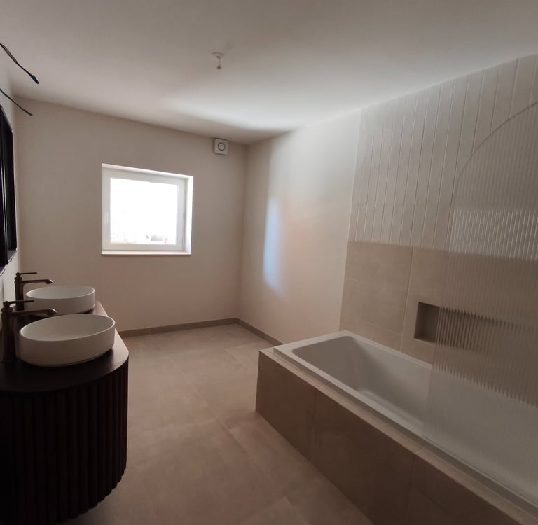 salle de bain moderne beige