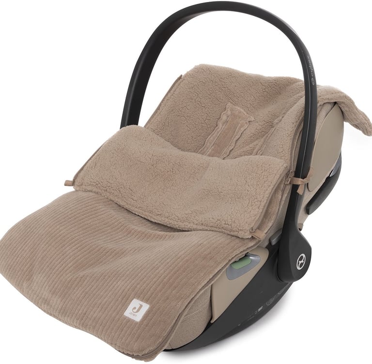 Jollein voetenzak Cloudy Rib Milky Coffee voor autostoel en kinderwagen