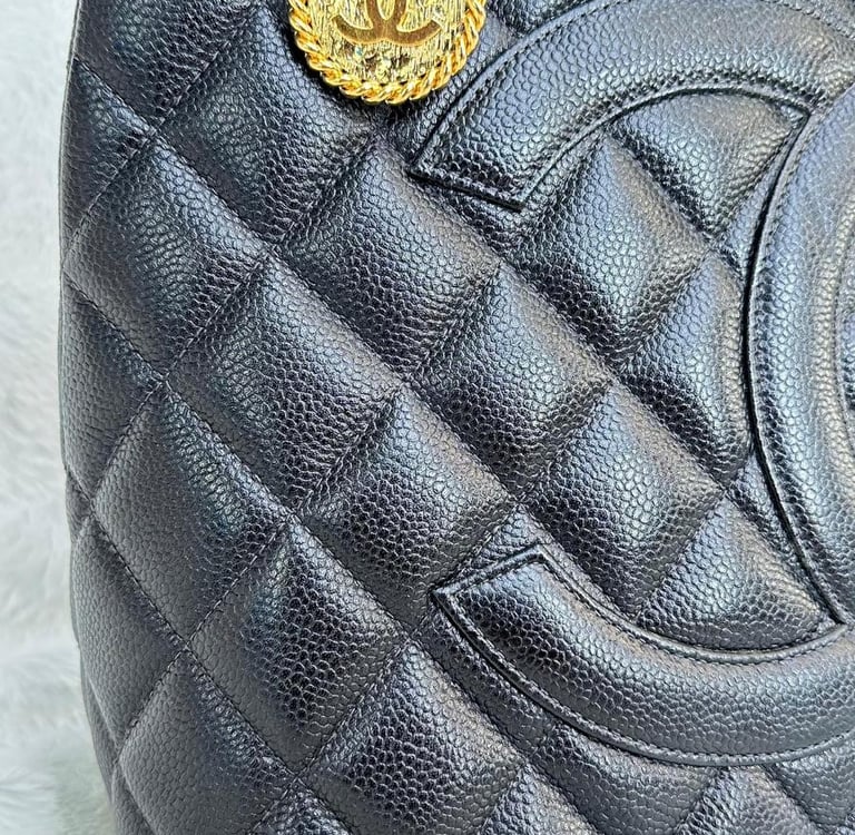 designer laukun viimeistely ja tikkaus