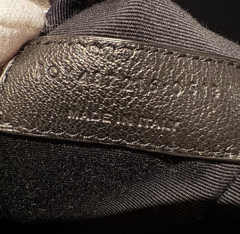 Aidon Saint Laurent laukun made in label