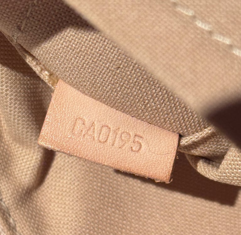 Aidon Louis Vuitton laukun date code