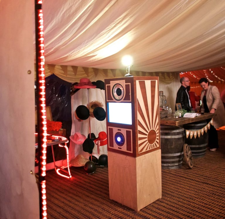 photobooth intérieur avec fond décoratif et éclairage professionnel