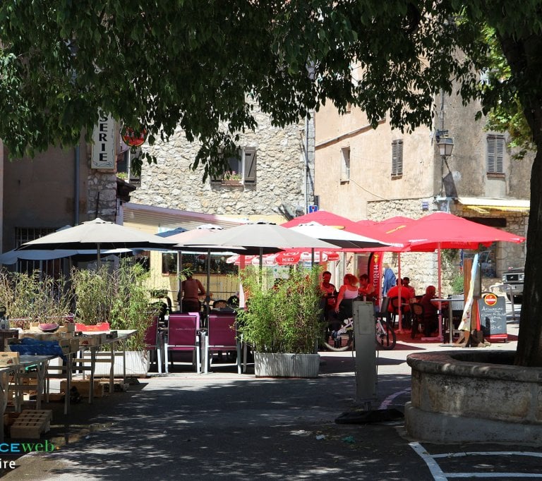 Vue des terrasses de Saints Cézaire sur siagne à proximitédu gîte Chez Dom & Albert  