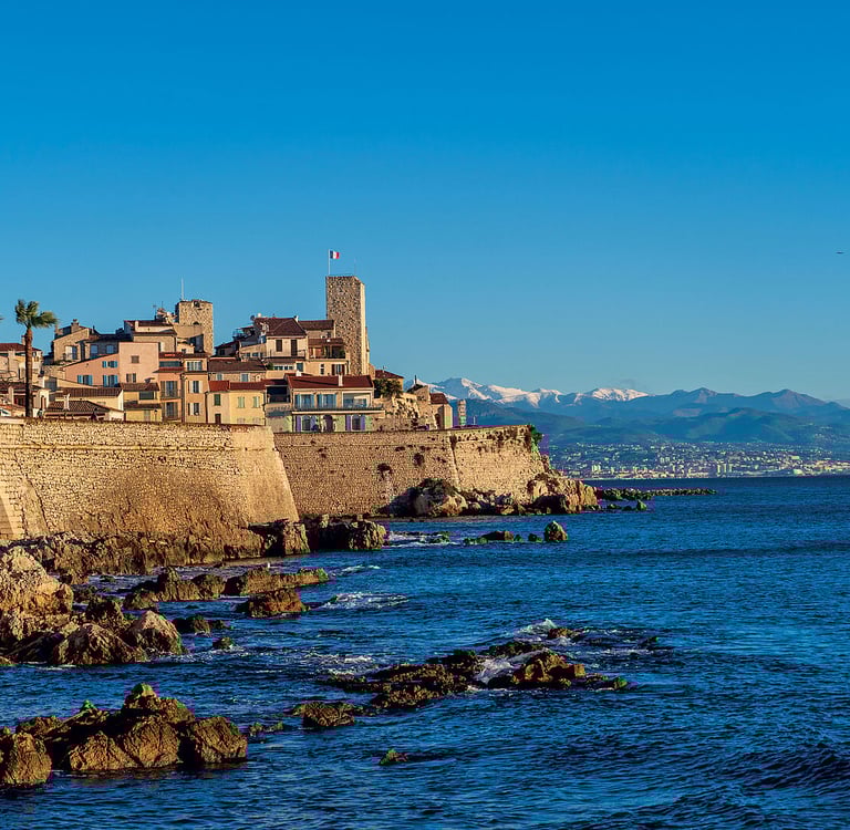 La ville d'Antibes à proximité du gîte Chez Dom & Albert