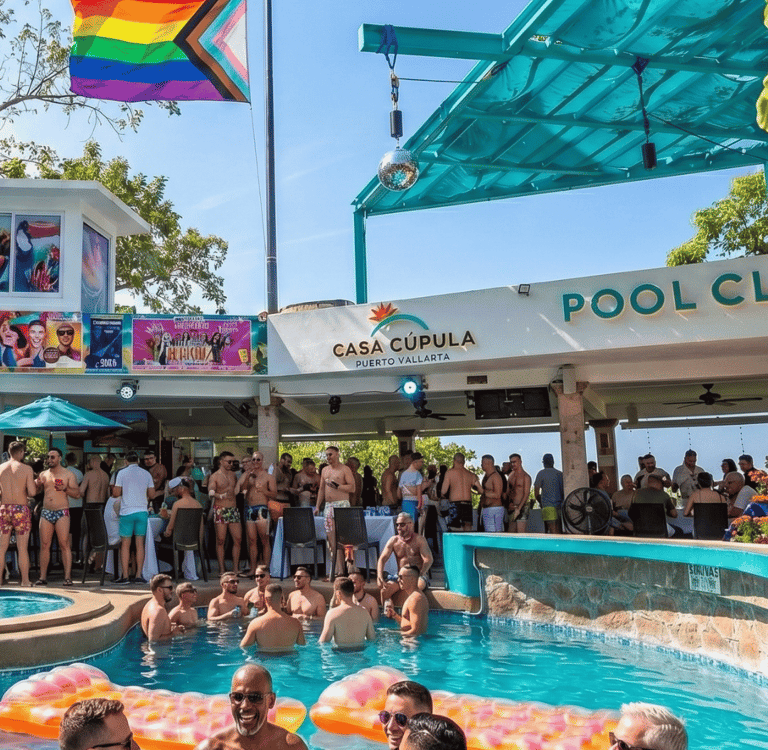 Hombres gays en pool party en Casa cupula PUerto Vallarta celebrando el pride