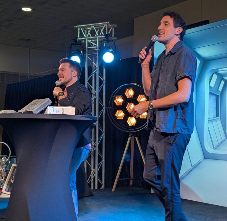 Speaker Aurélien Cailloce animateur professionnel journaliste event France Paris Le Mans Genius Geek