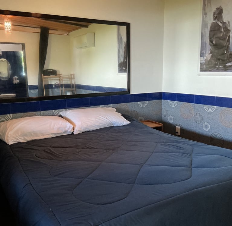 Seaside cottage queen bed