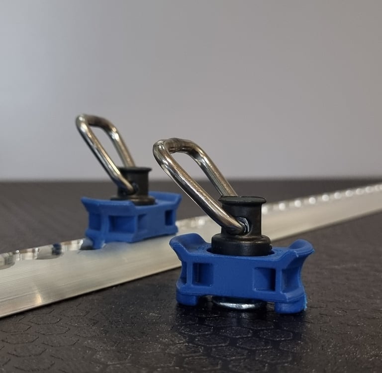 Krovinio tvirtinimo kabliukai airline bėgeliui juostai