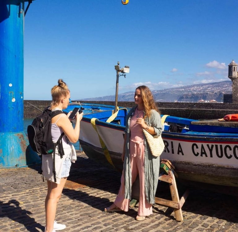 Media Escort as a Combination of Reportage and Advertising Photography