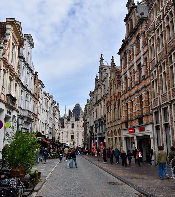 Rue menant à la Grand-Place de Bruges
