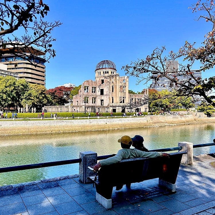 Vue sur le Dôme depuis le Parc du Mémorial de la Paix d'Hiroshima