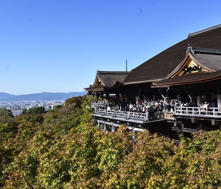 Temple Kiyomizu-dera dans la foret