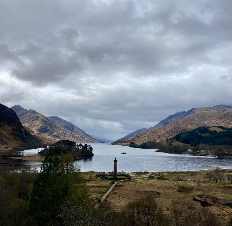 Vue sur le Loch Shiel et le Glenfinnan Monument