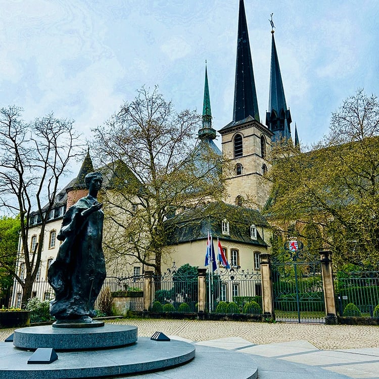 Statue de la grande-duchesse Charlotte