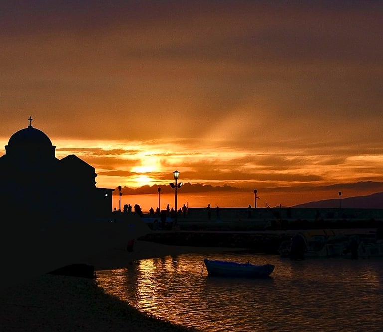 Coucher de soleil sur le vieux port de Mykonos