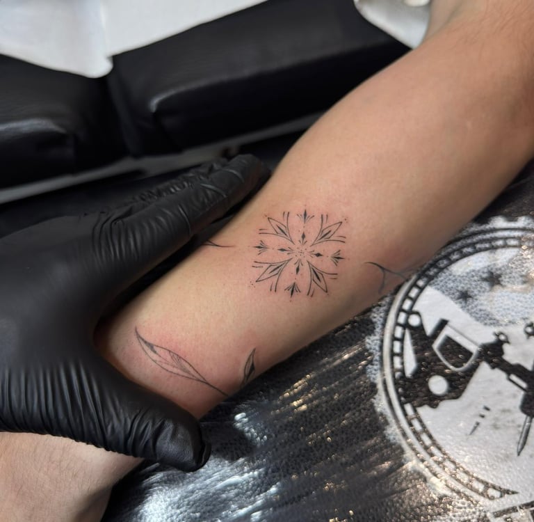 Fine line geometric star mandala tattoo on forearm – Sinkply Zürich
