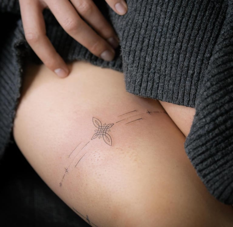 Fine line abstract geometric tattoo on ribs – Sinkply Zürich