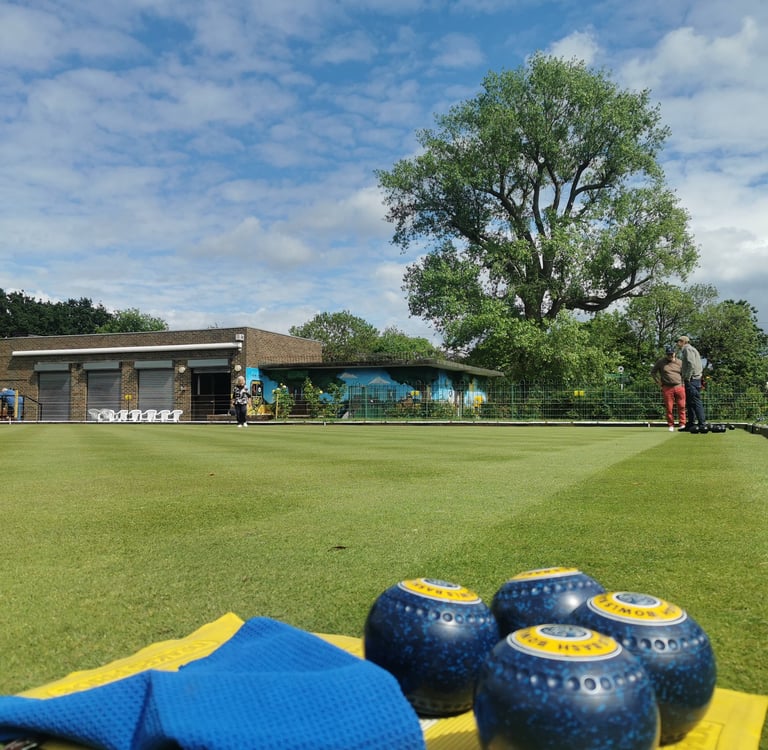 Penge Sun and Green grass Alexandra Recreation Ground West Beck Bowls Club