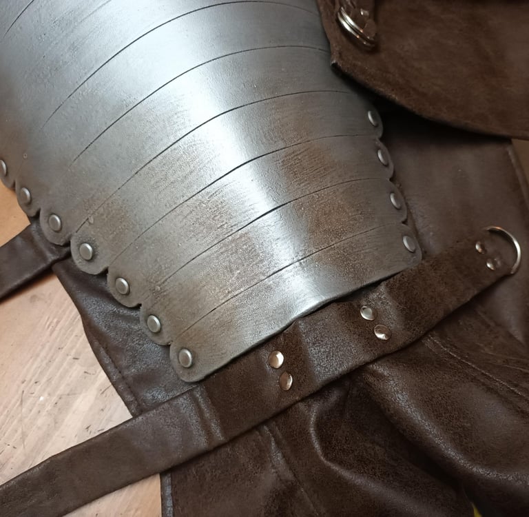 workshop: How to use artificial leather for cosplay