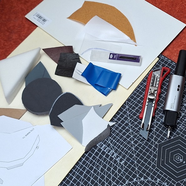 ultrasonic cutter and box cutter with lots of cosplay crafting materials