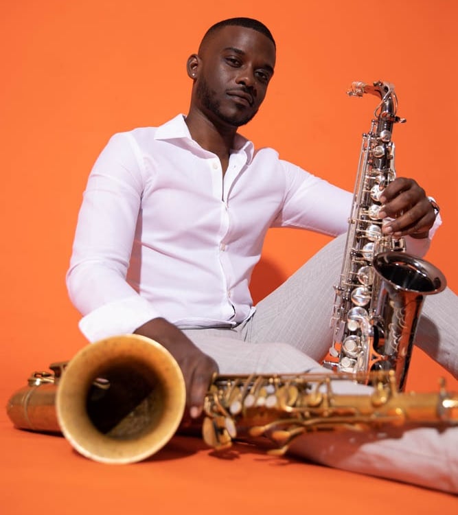 Miles Leon Headliner