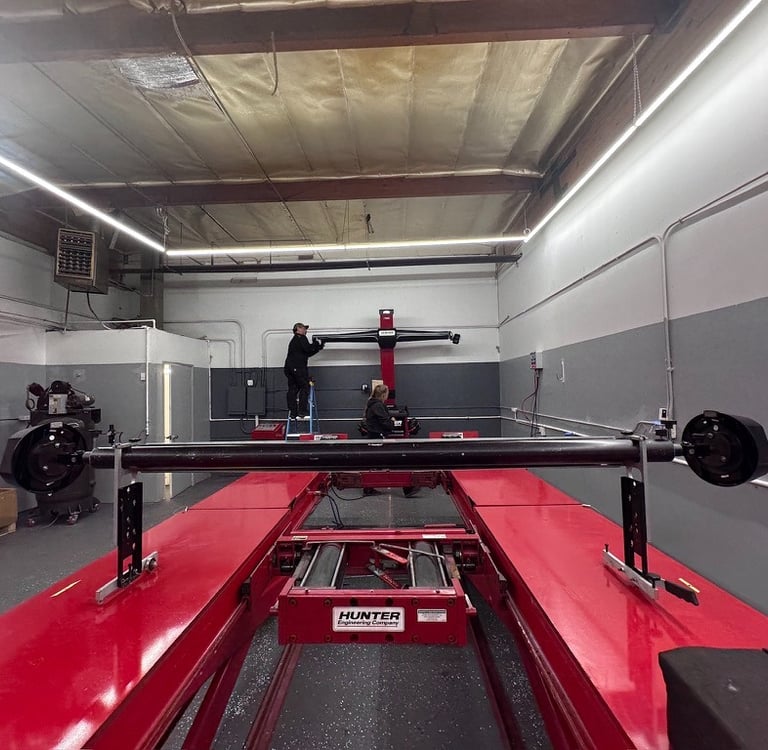 Hunter HawkEye Elite wheel alignment machine