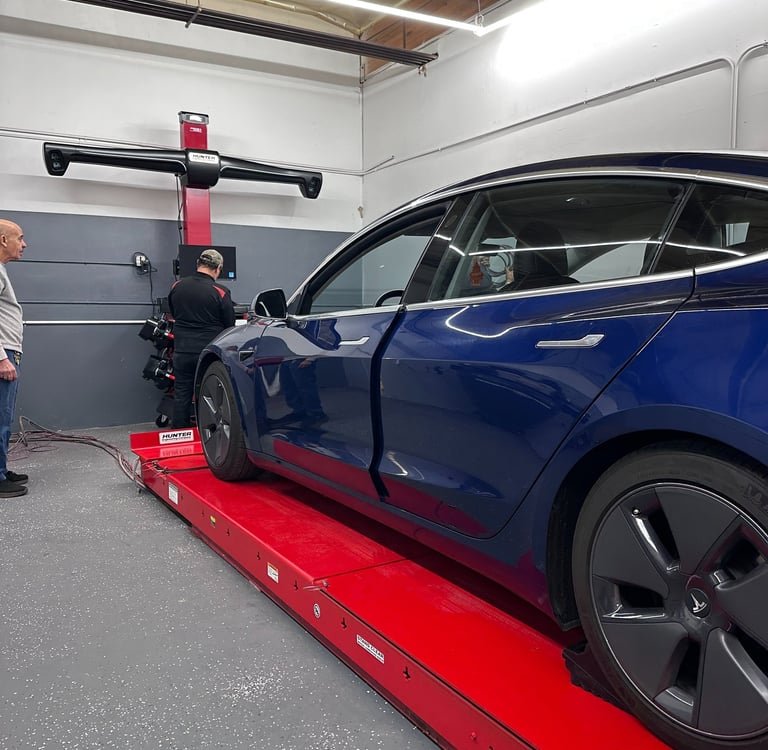 Wheel alignment with Hunter Hawkeye elite alignment machine