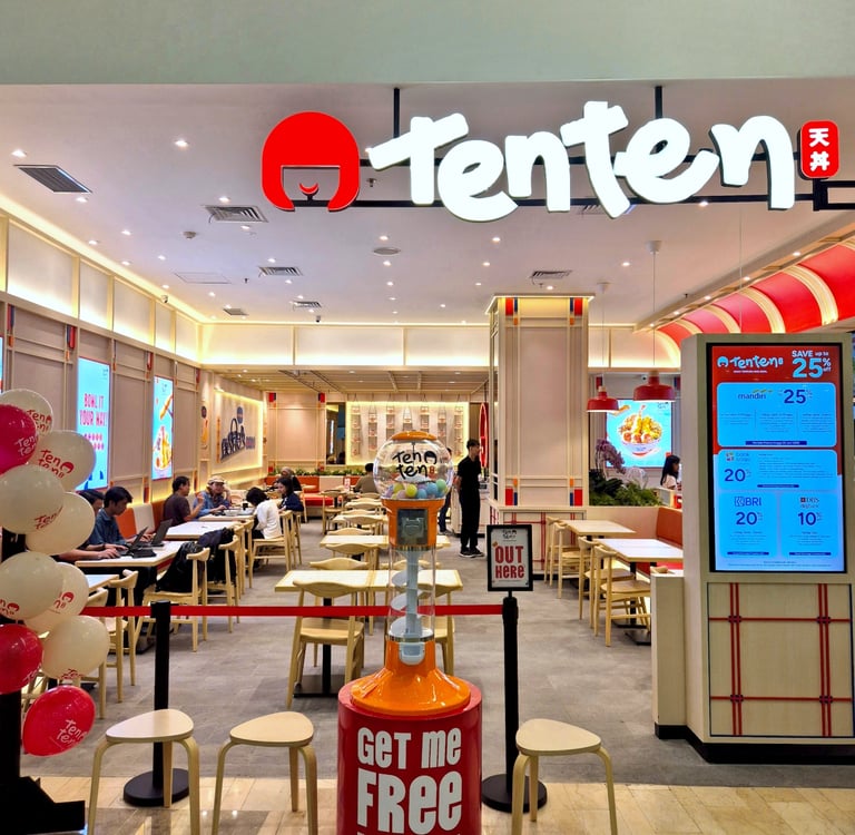 Gacha bentuk Lollipop di depan restoran tempura tenten member of Boga