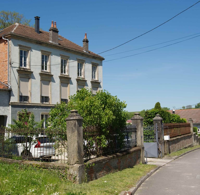Maison de maître in Gemmelaincourt - das Herrenhaus Le Jardin des Lys im Jahr 2024.