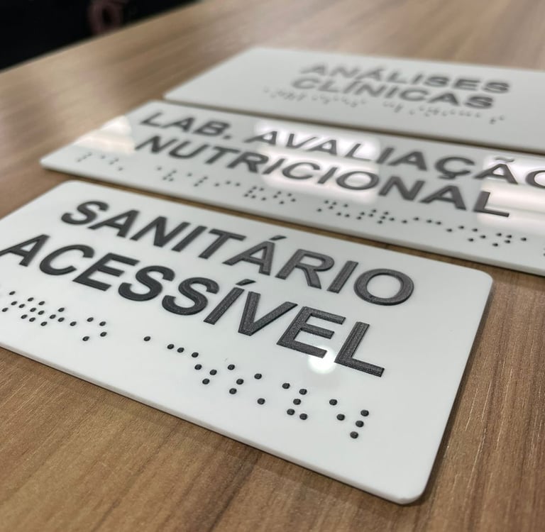 Placa em Braille